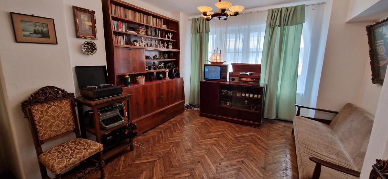 Domum - The Comunist Apartment Bukarest Kültér fotó